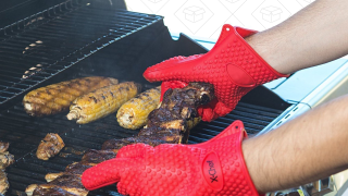 These $8 Gloves Let You Grab Meat Straight Off the Grill Like a Crazy Person